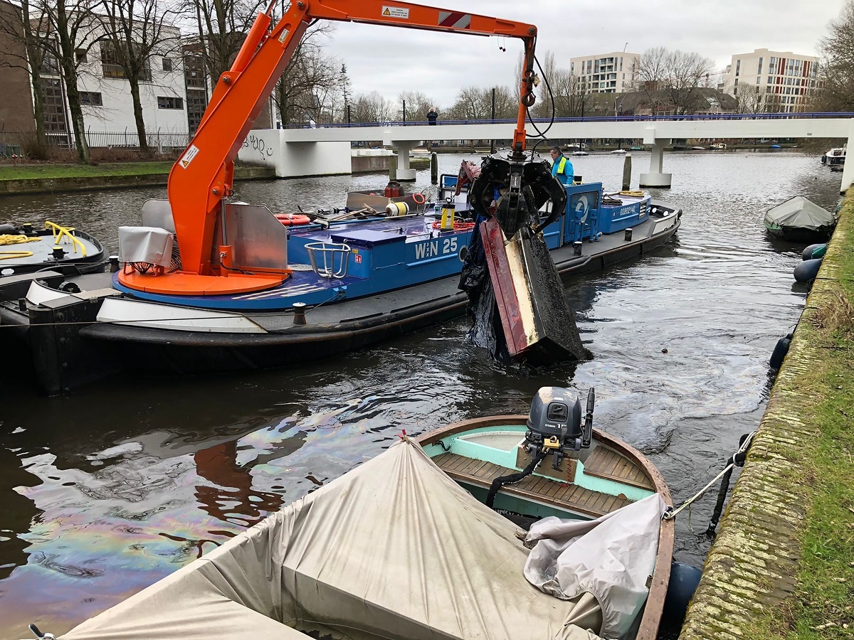 damen-crane Damen crane hybrid workboat