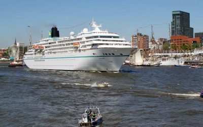 MAN FITS ULTRA-COMPACT SCR TO CRUISESHIP