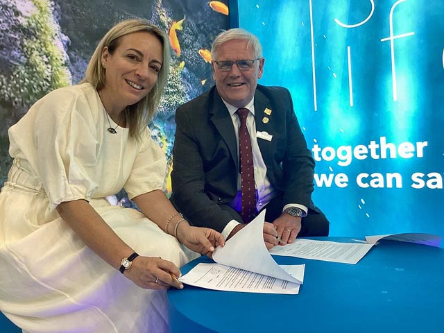 ni-helmepa Nautical Institute and HELMEPA MoU