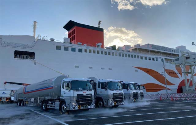 MOL ferry receives LNG (MOL)