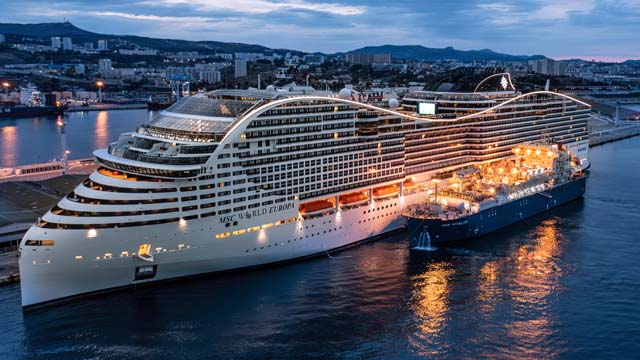 Avitaillement du MSC WORLD EUROPA en GNL par le Gas VITALITY de TotalEnergies. Terminal Croisiere Grand Port Maritime de Marseille. TotalEnergies supplies LNG to MSC World Europa (Total)