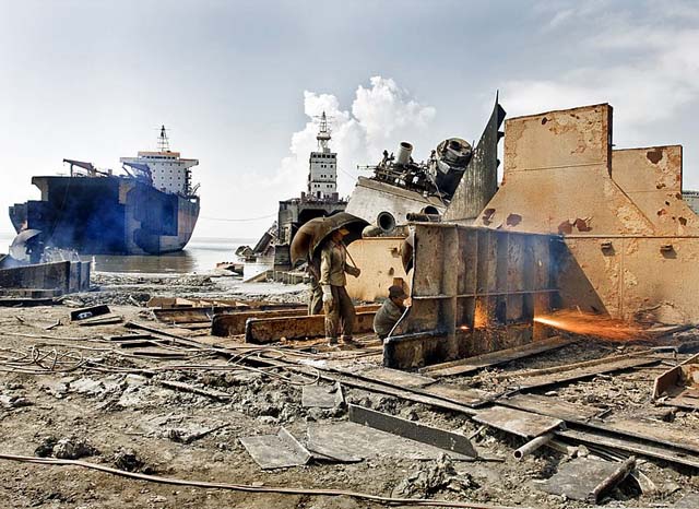 Bangladesh Shipbreaking Yard (Naquib Hossain Wikipedia)