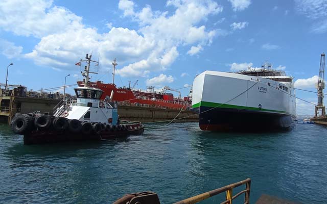 Scandlines electric ferry Futura 08-2024 – leaving the floating dock at Cemre (002) Scandlines Futura (Scandlines)