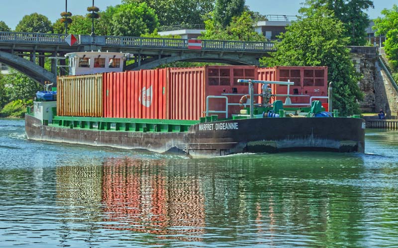 barge-pascal-bernardon-unsplash barge (Unsplash)