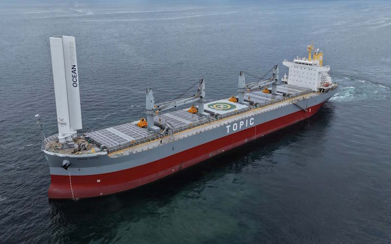 OCEANWINGS TILTING SAIL RETROFITTED TO ULTRAMAX BULK CARRIER